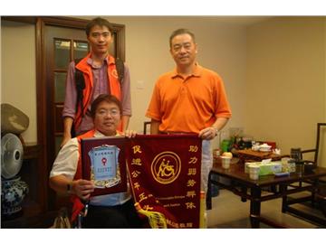 副理事长登门感谢麦迪逊爱心捐赠