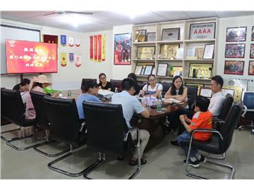 厦门市湖里区合携社工师事务中心一行8人来残友集团交流访问